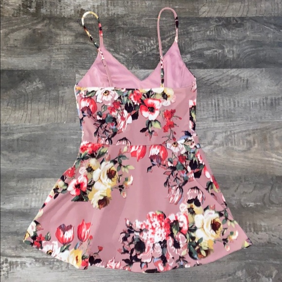 💖 Gorgeous floral romper - Picture 3 of 4